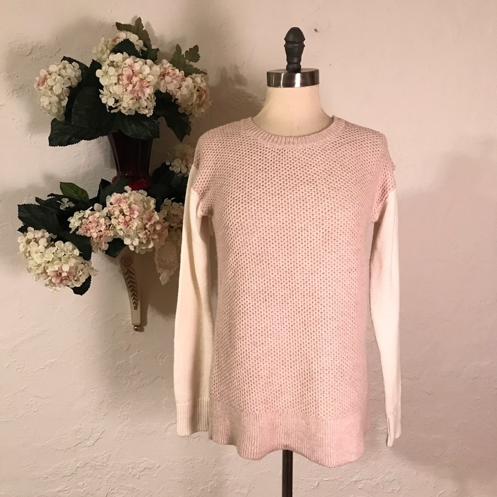 Banana Republic Sweater NEW #D878